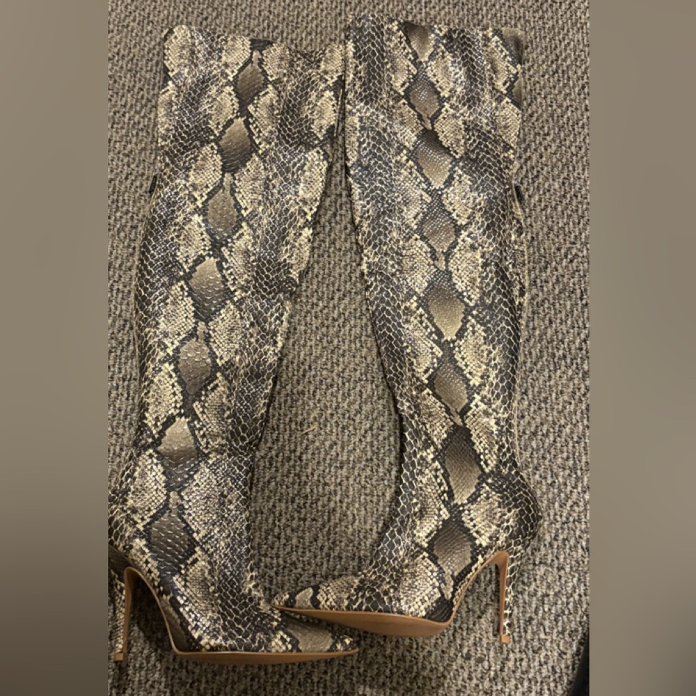 Cape Robbin Snakeskin Pattern Boots Size 9 - Picture 2 of 7